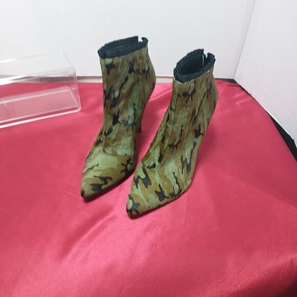 Betsey Johnson Flounce Women's SZ 10 Camo Calf Hair Upper Stiletto Booties - Picture 3 of 10